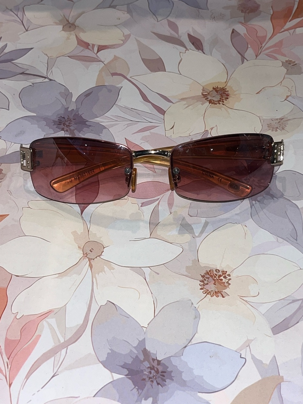 Fossil vintage Women's rimless Sunglasses with gradient pink lenses